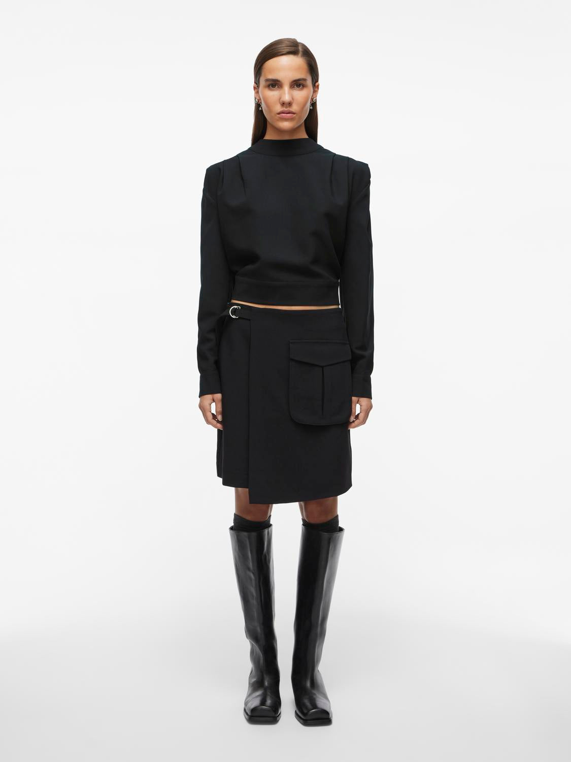 model_shot-front_full