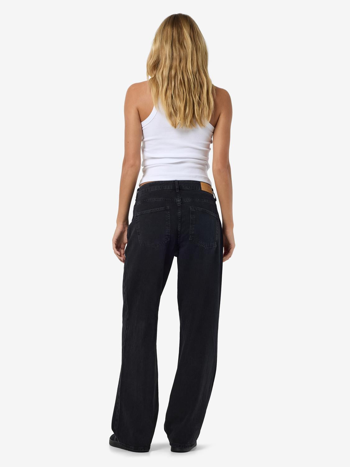 model_shot-front_full