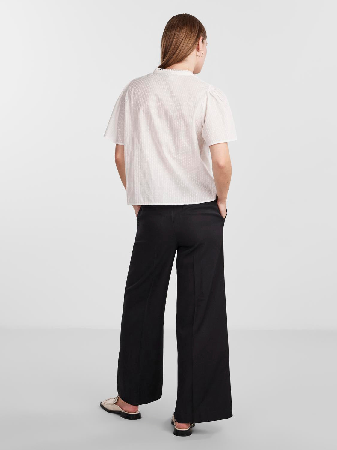 model_shot-back