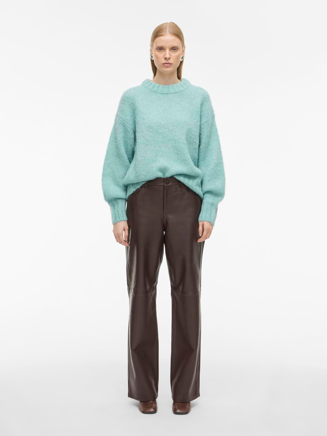 model_shot-front_full