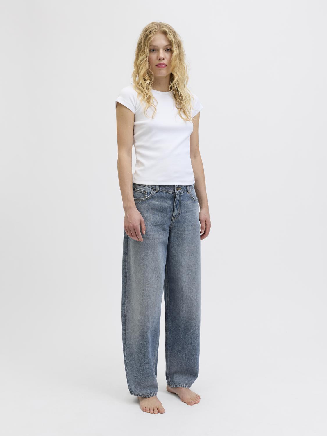 model_shot-front_full