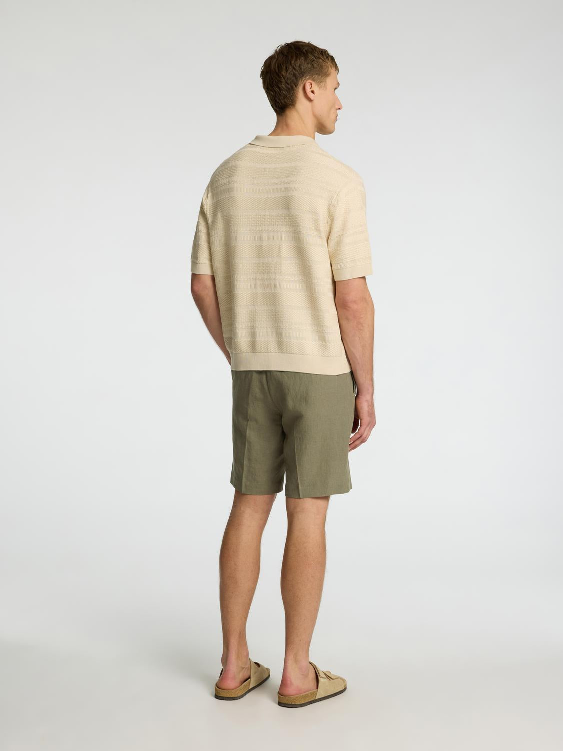 model_shot-back