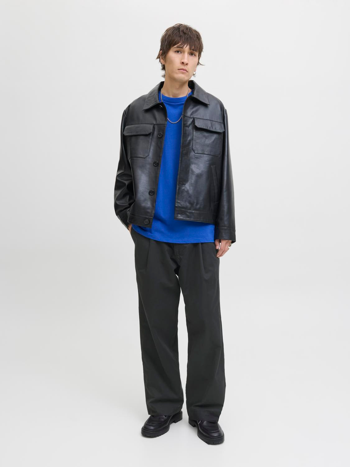 model_shot-front_full