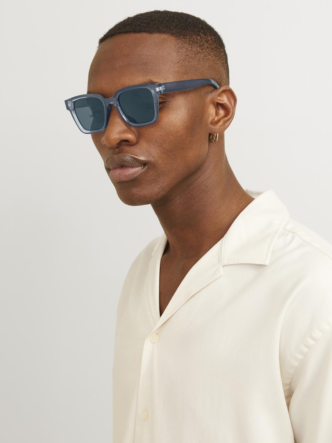 model_shot-front