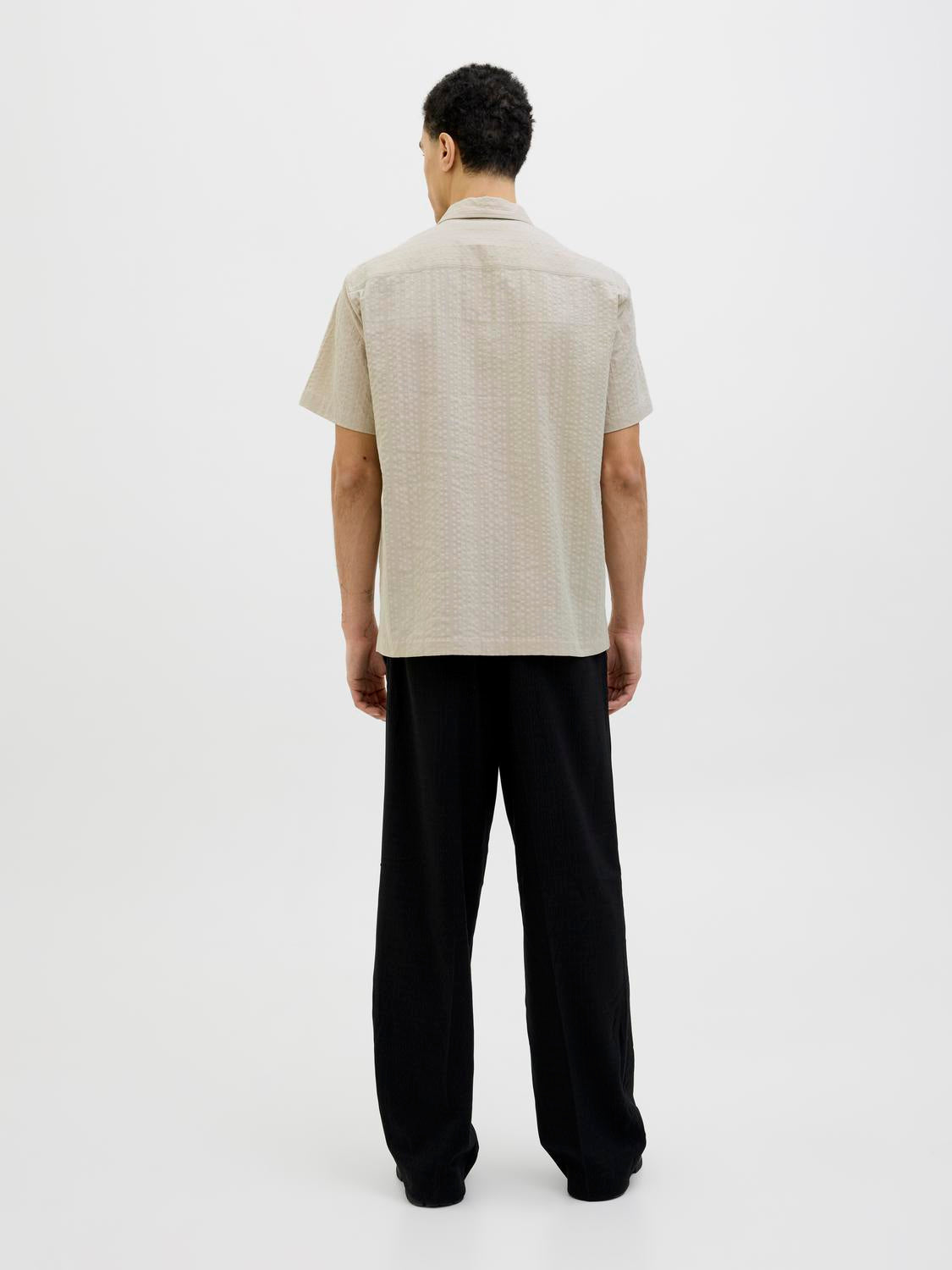 model_shot-back