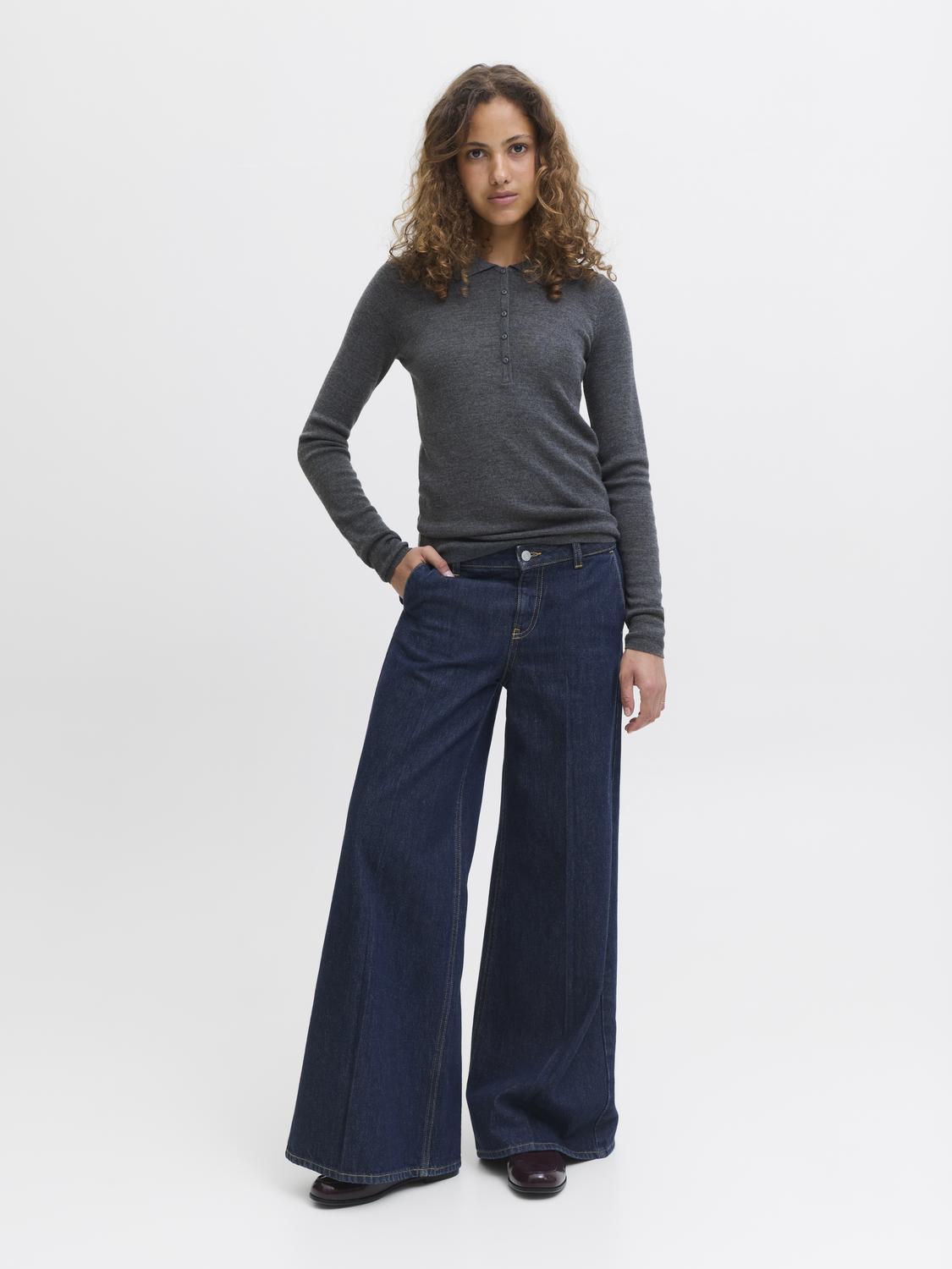 model_shot-front_full