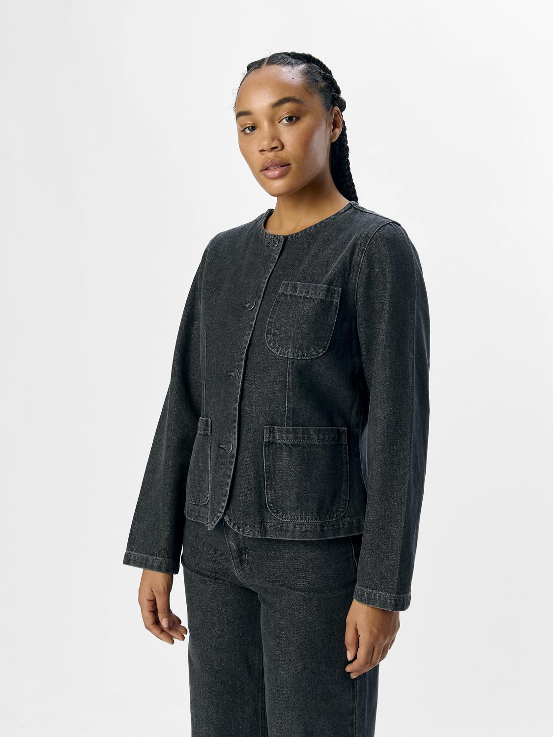model_shot-front