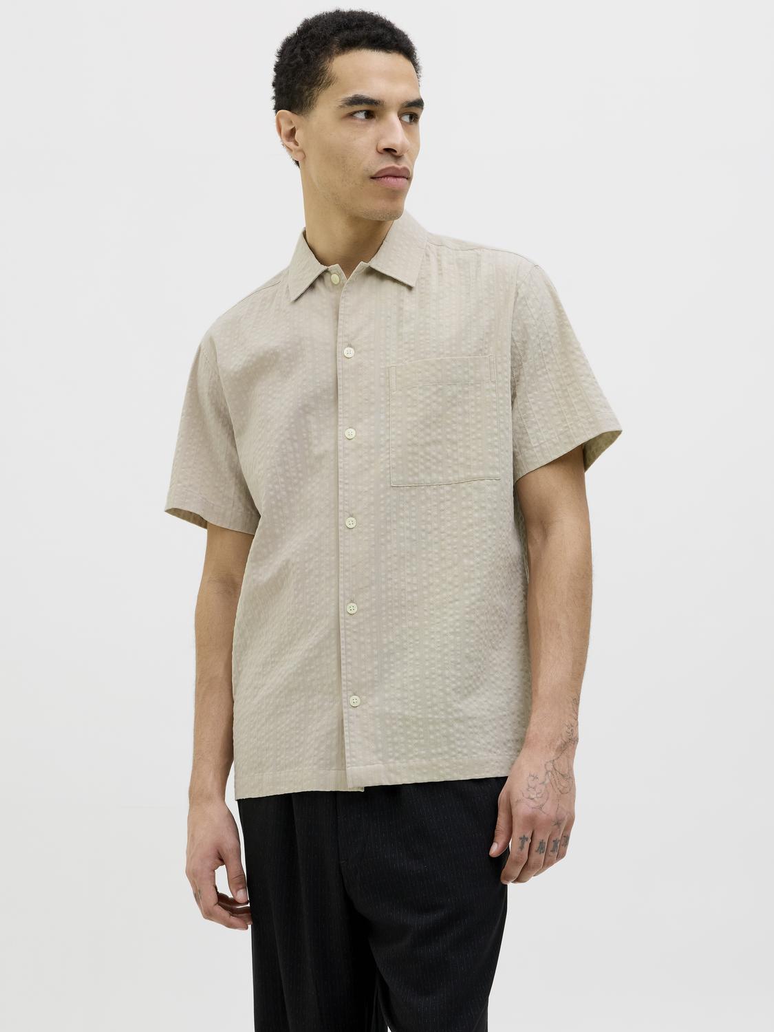 model_shot-front
