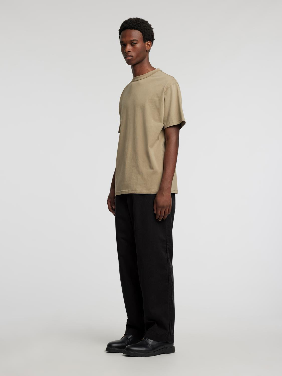 model_shot-creative