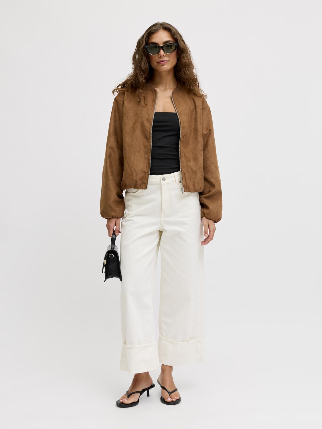 model_shot-front_full