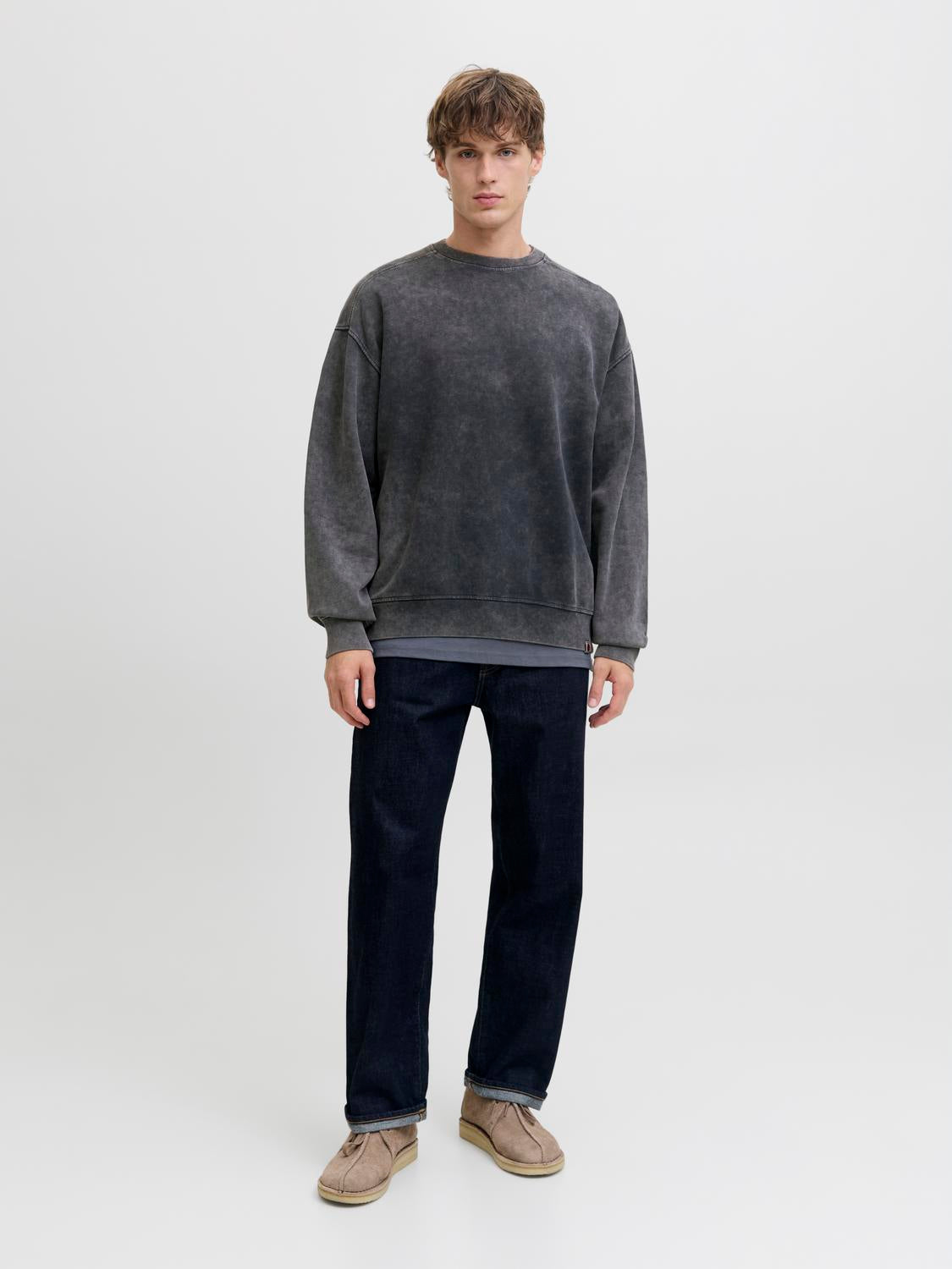 model_shot-front_full