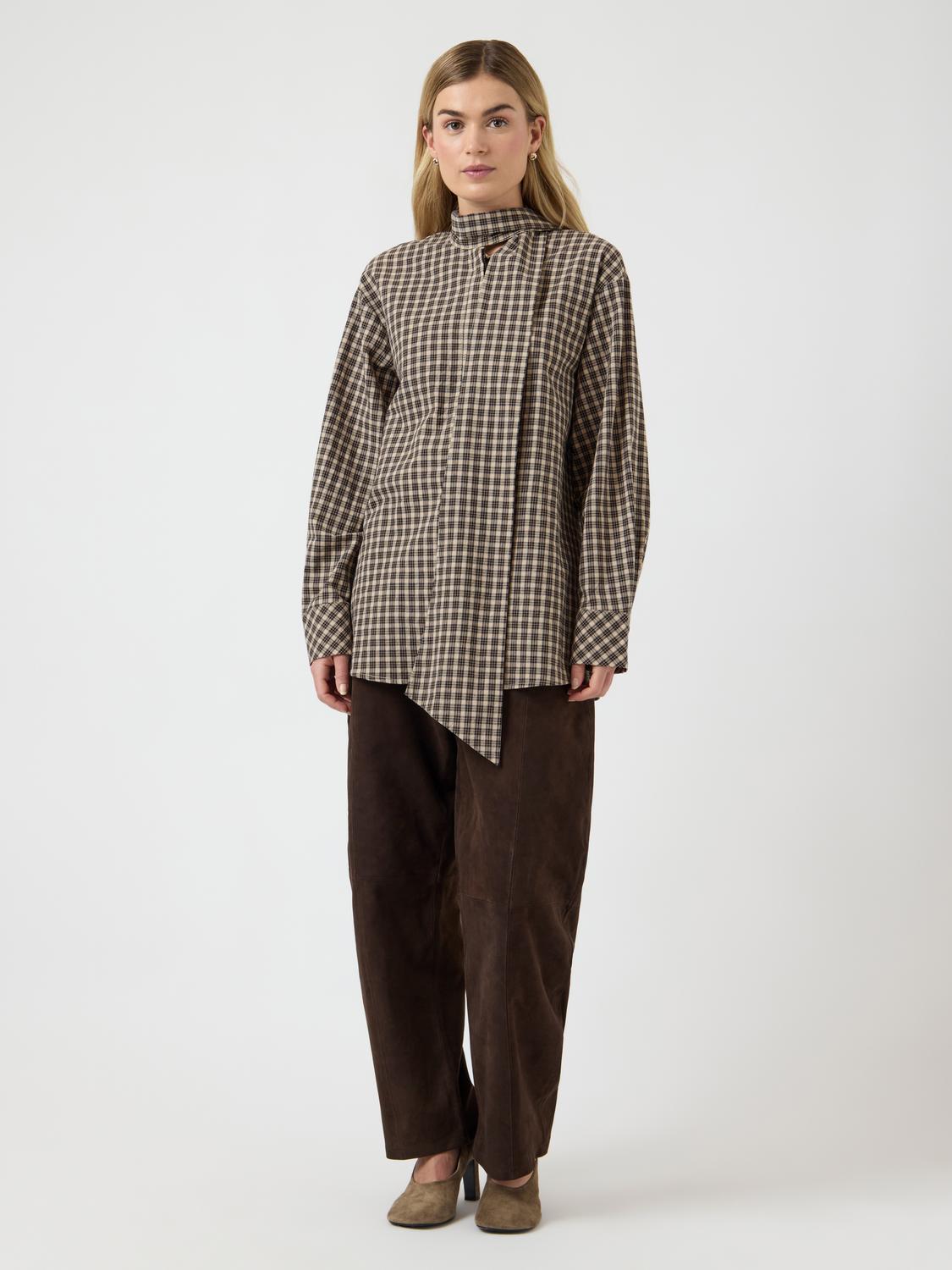 model_shot-front_full