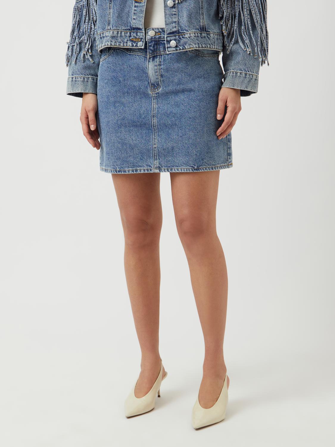 model_shot-front