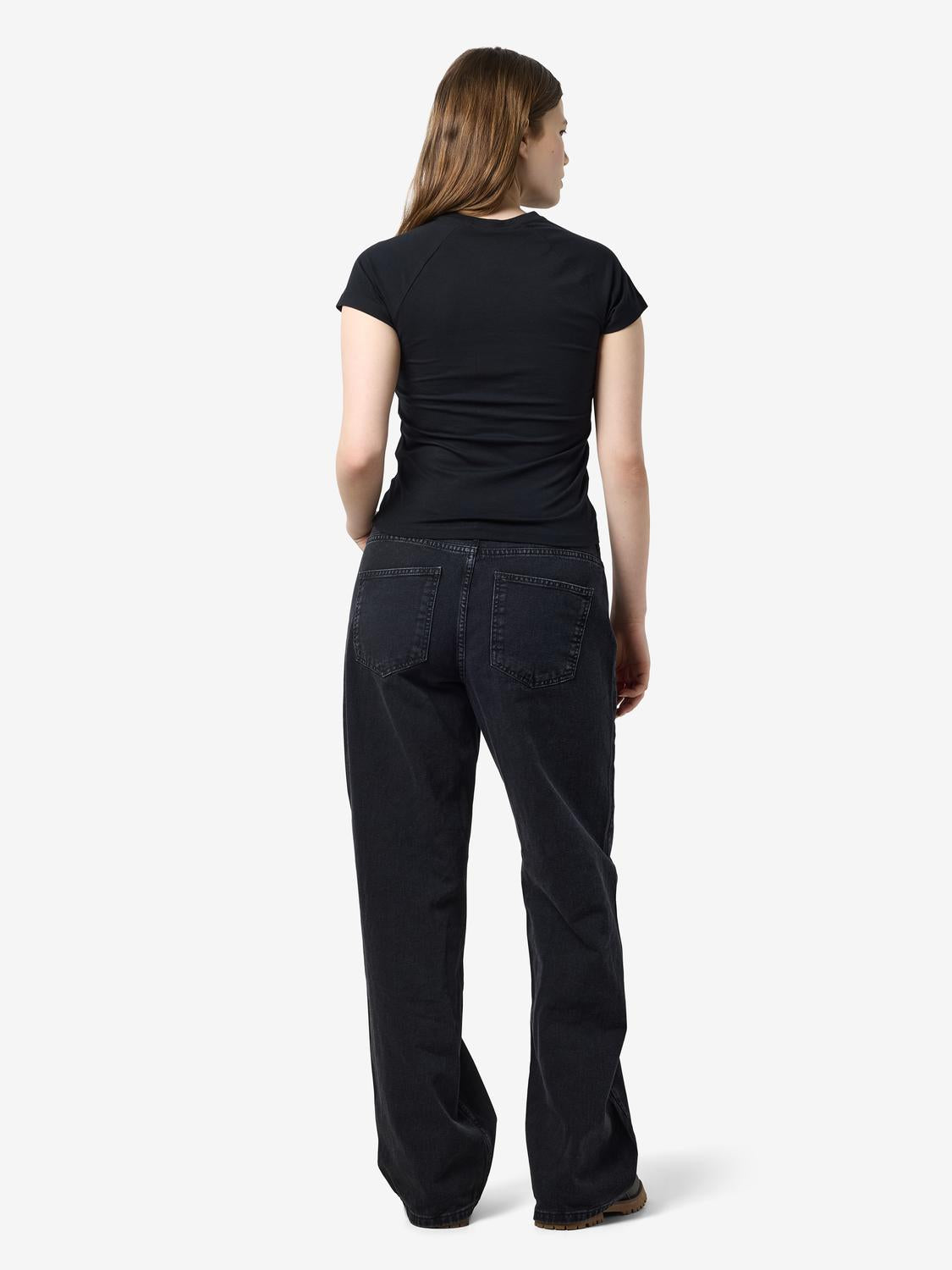 model_shot-front_full