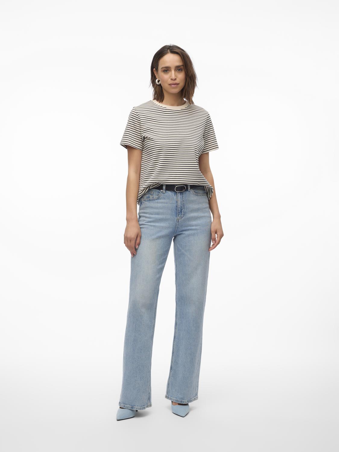 model_shot-front_full