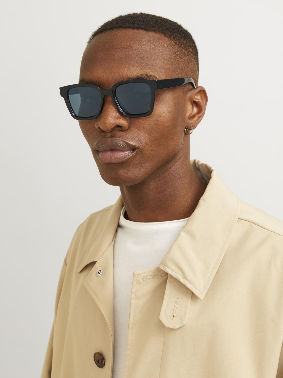 model_shot-front