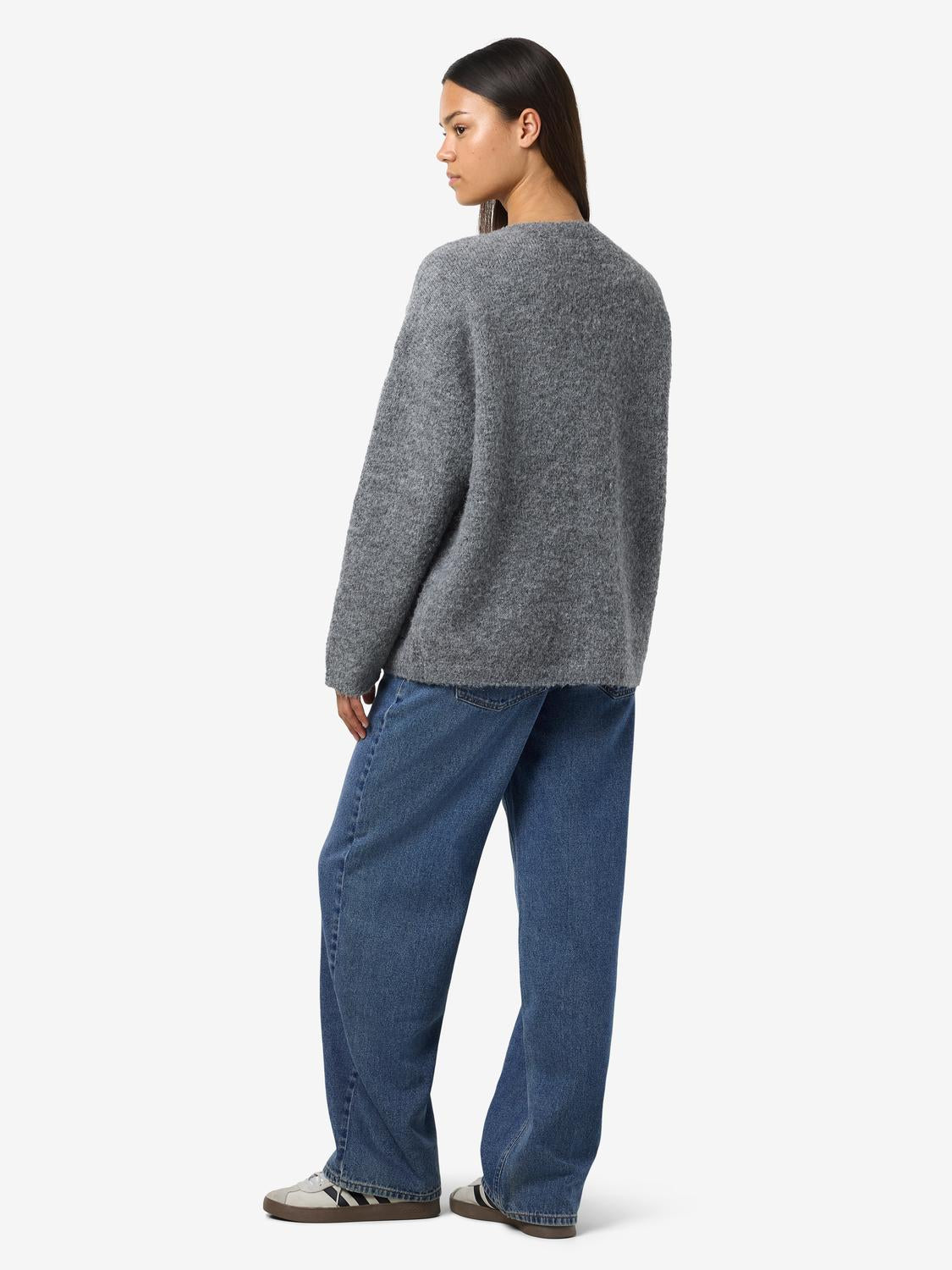 model_shot-front_full