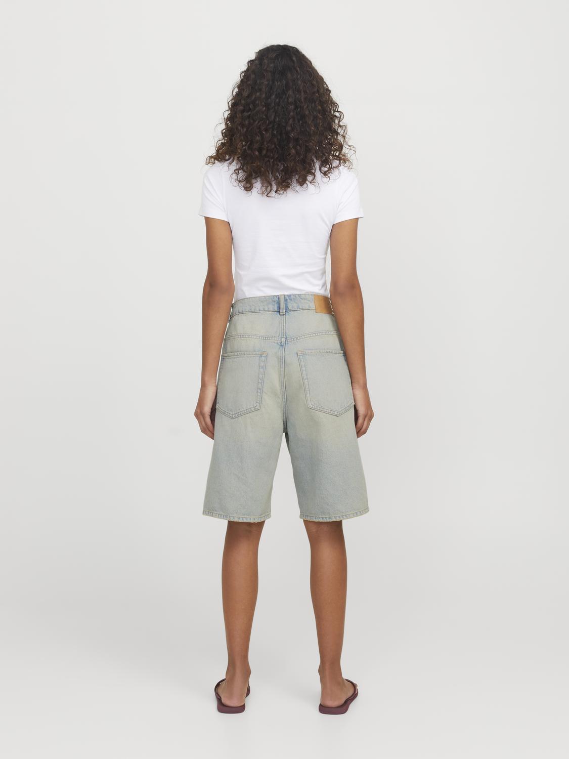 model_shot-back