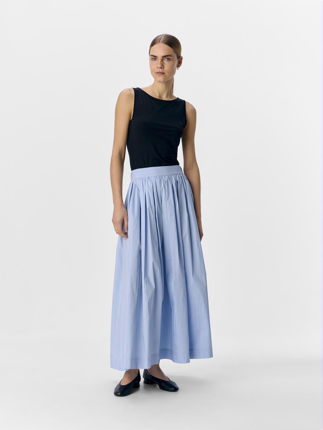 model_shot-front_full